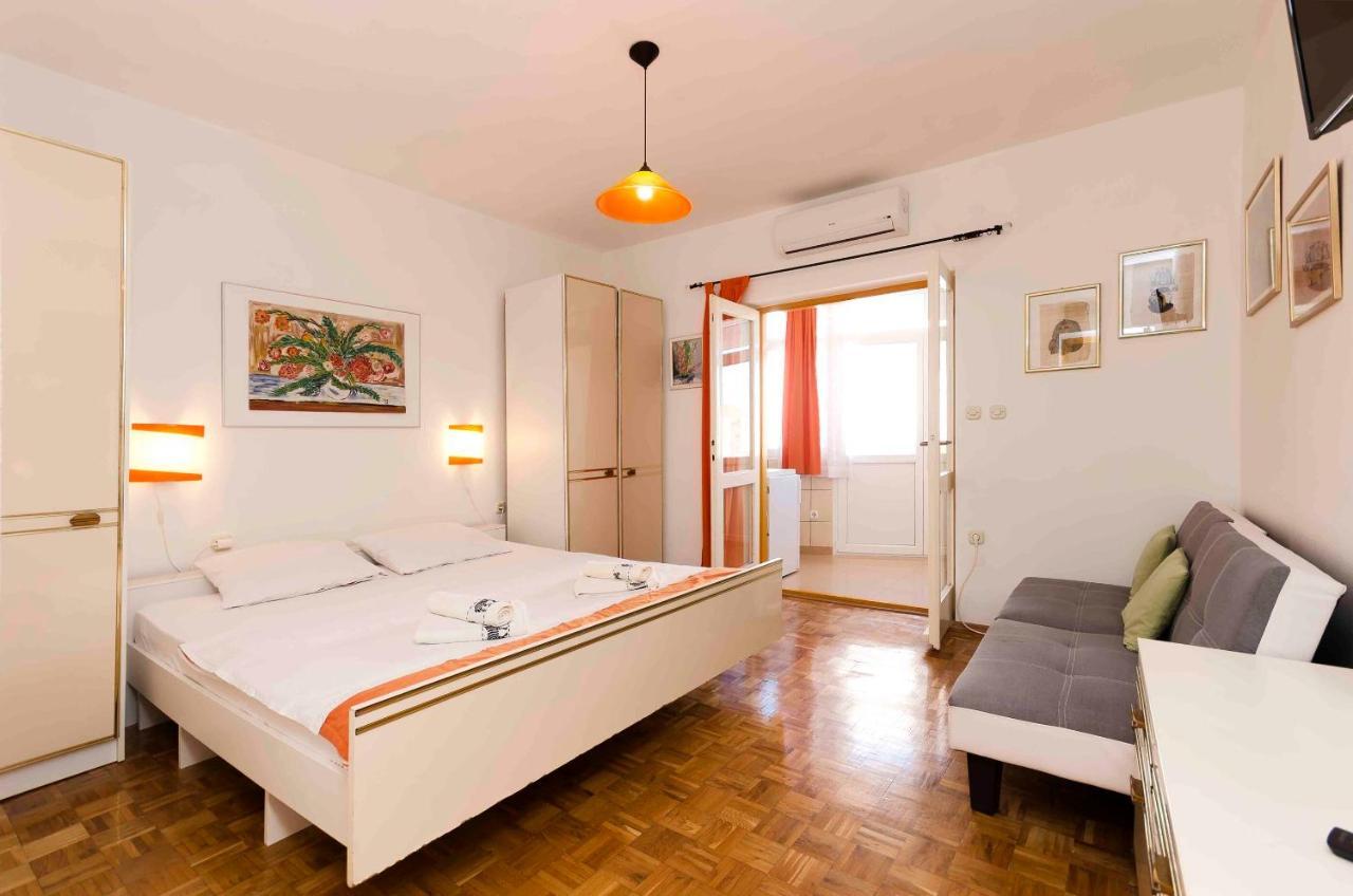Apartments Zanze Vodice Buitenkant foto