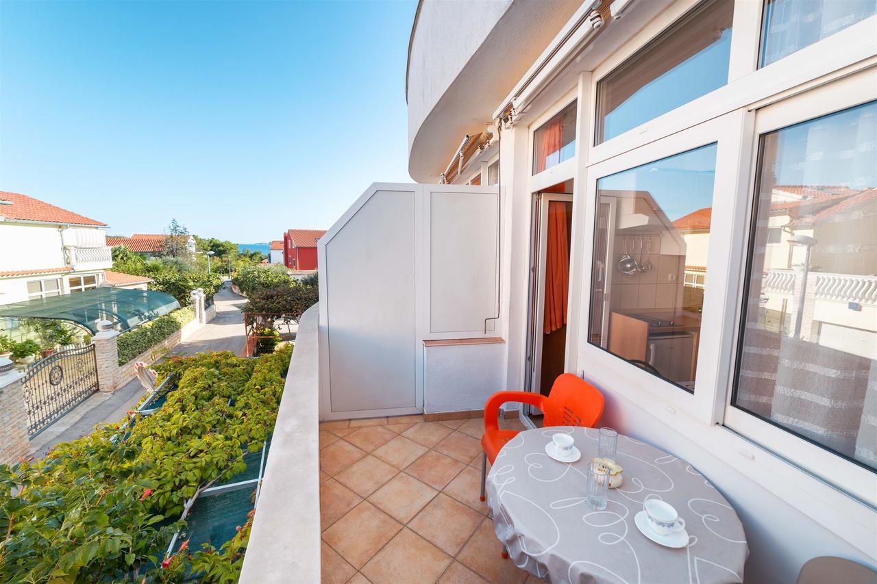 Apartments Zanze Vodice Buitenkant foto